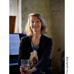 Monique van den Hout (foto © Joscha Keijl)