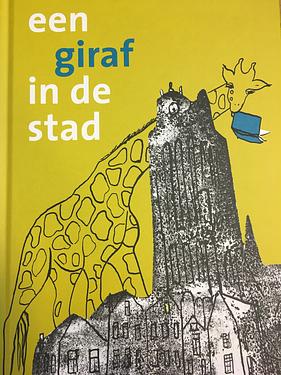 Een giraf in de stad